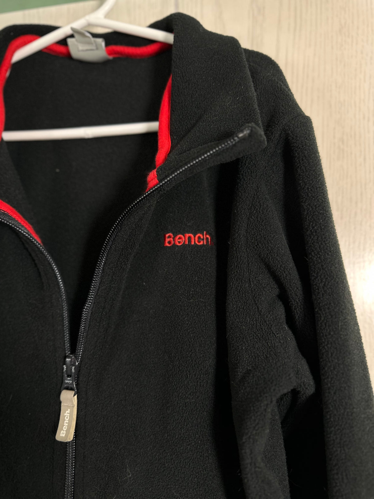 Veste noir & rouge Bench 11-12 ans